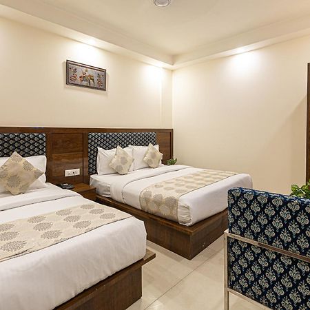 Hotel Emblem Suites Neu-Delhi Exterior foto