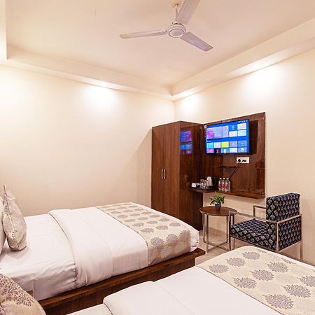 Hotel Emblem Suites Neu-Delhi Exterior foto