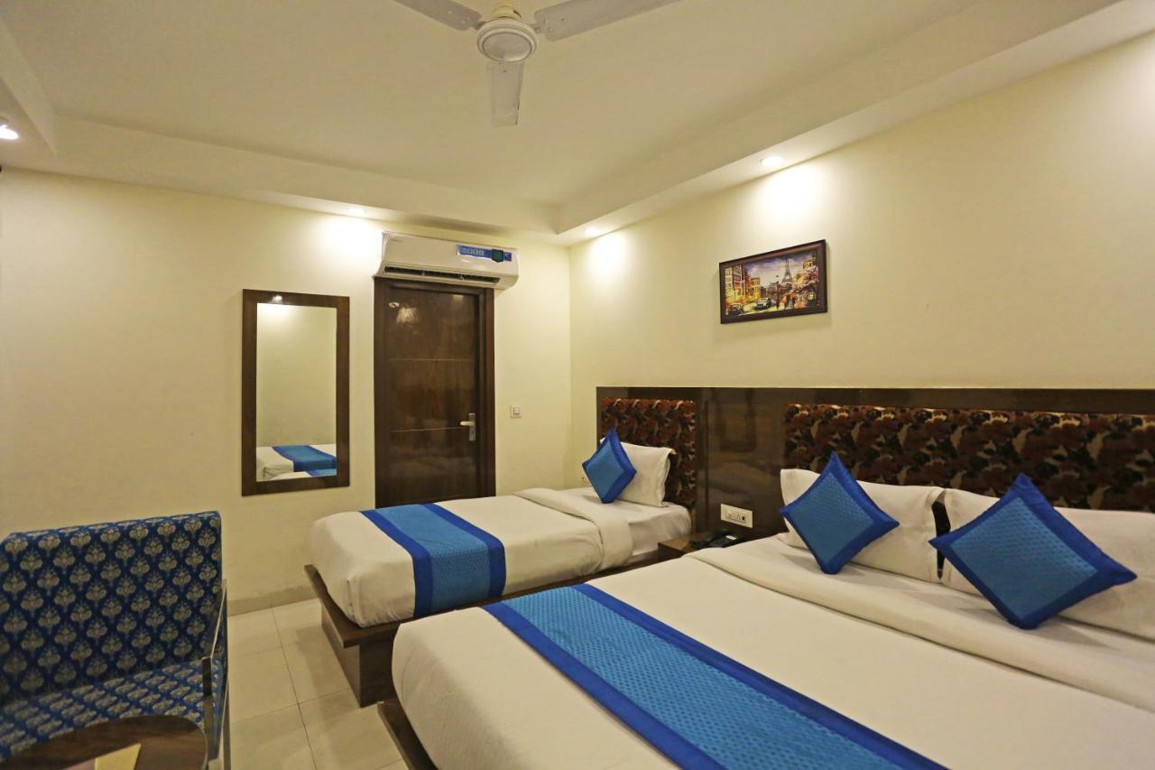 Hotel Emblem Suites Neu-Delhi Exterior foto