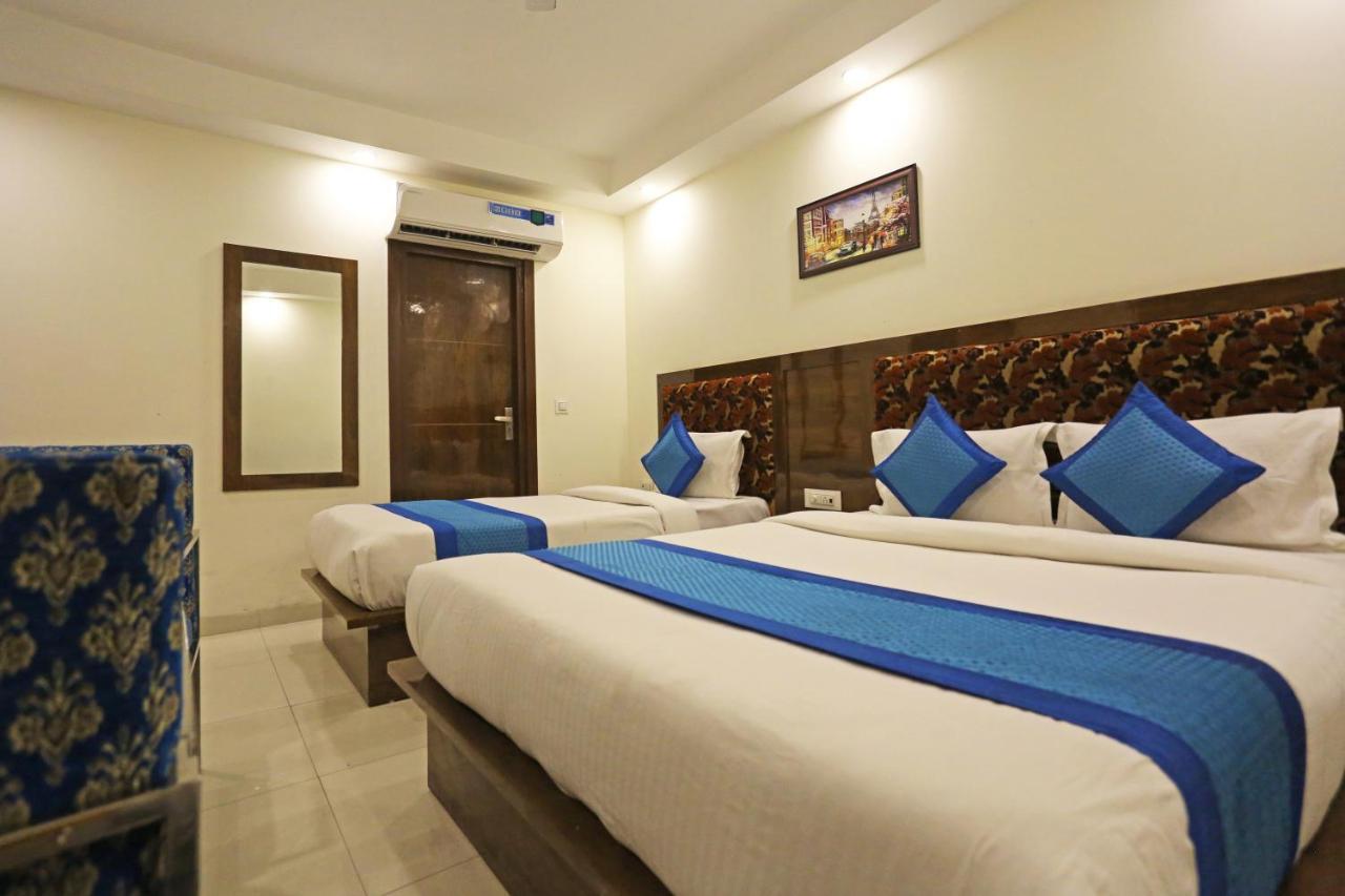 Hotel Emblem Suites Neu-Delhi Exterior foto