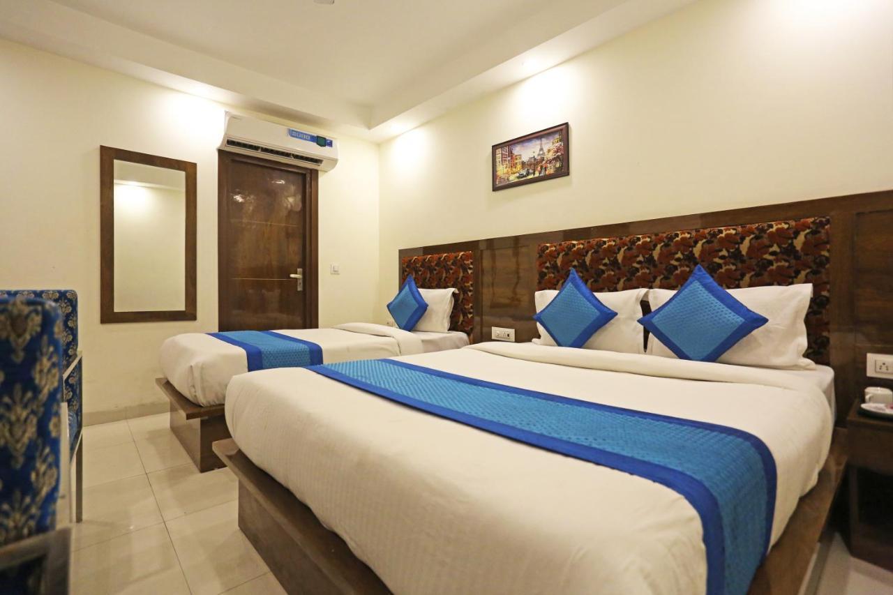 Hotel Emblem Suites Neu-Delhi Exterior foto