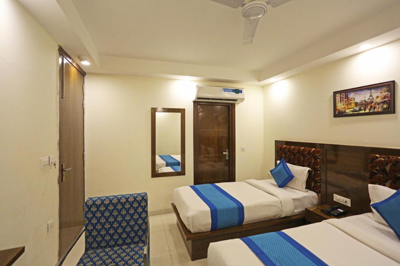 Hotel Emblem Suites Neu-Delhi Exterior foto