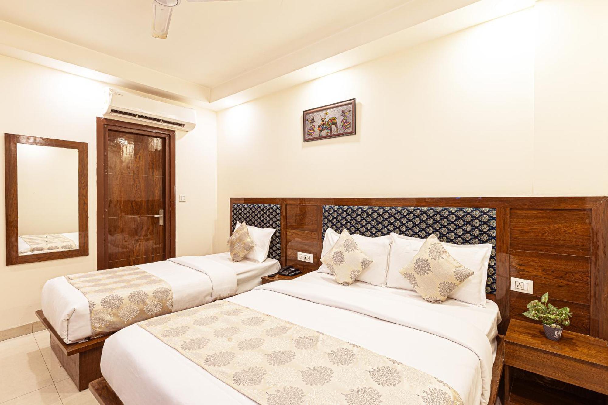 Hotel Emblem Suites Neu-Delhi Exterior foto