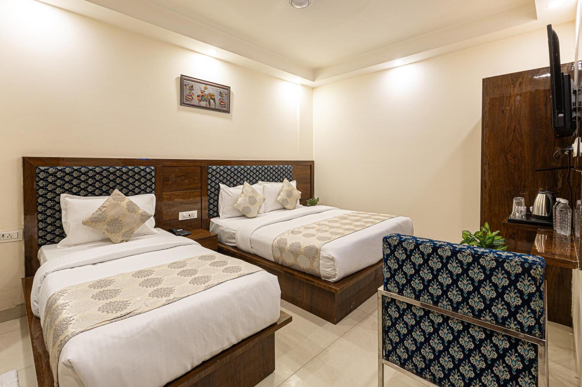 Hotel Emblem Suites Neu-Delhi Exterior foto