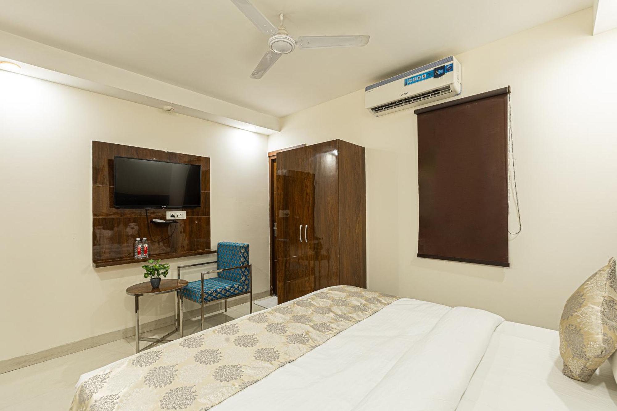 Hotel Emblem Suites Neu-Delhi Exterior foto