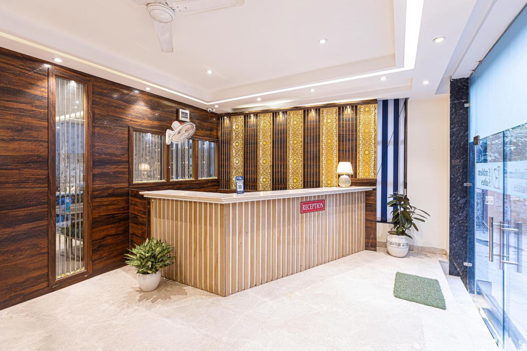Hotel Emblem Suites Neu-Delhi Exterior foto